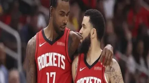 “辛纳在澳网力克紫薇，再度荣获男单冠军”